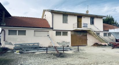 Rifugio 10 locali di 400 m² in Controguerra (64010)