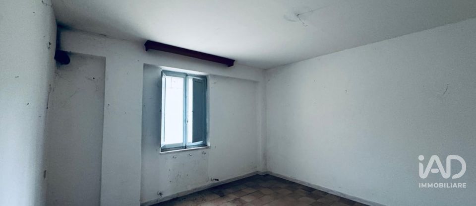 Rifugio 10 locali di 400 m² in Controguerra (64010)