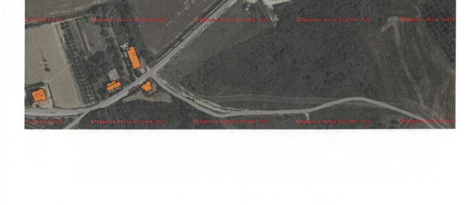 Rifugio 10 locali di 400 m² in Controguerra (64010)