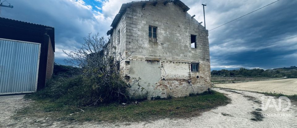 Terreno agricolo di 110.000 m² in Controguerra (64010)