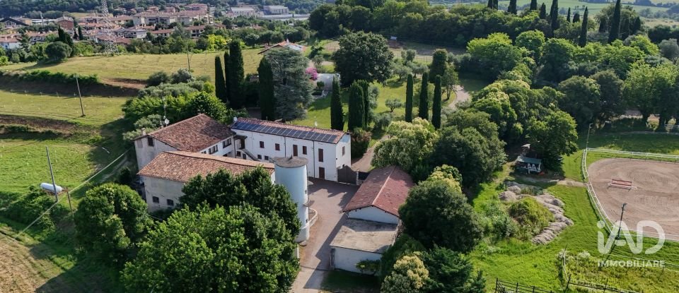Casa indipendente / Villa 33 locali di 1.300 m² in Desenzano del Garda (25015)