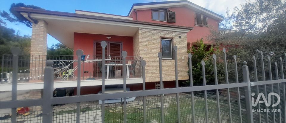 Villa Bifamiliare 16 locali di 216 m² in Roseto degli Abruzzi (64026)
