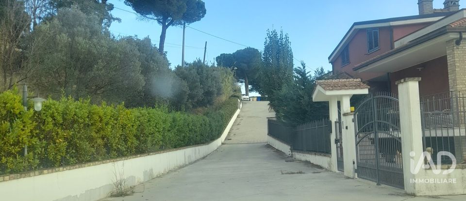 Villa Bifamiliare 16 locali di 216 m² in Roseto degli Abruzzi (64026)