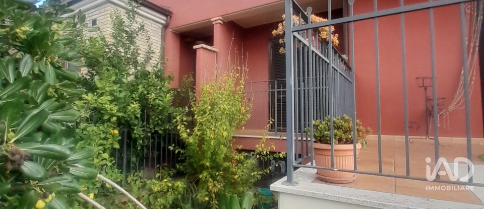 Villa Bifamiliare 16 locali di 216 m² in Roseto degli Abruzzi (64026)