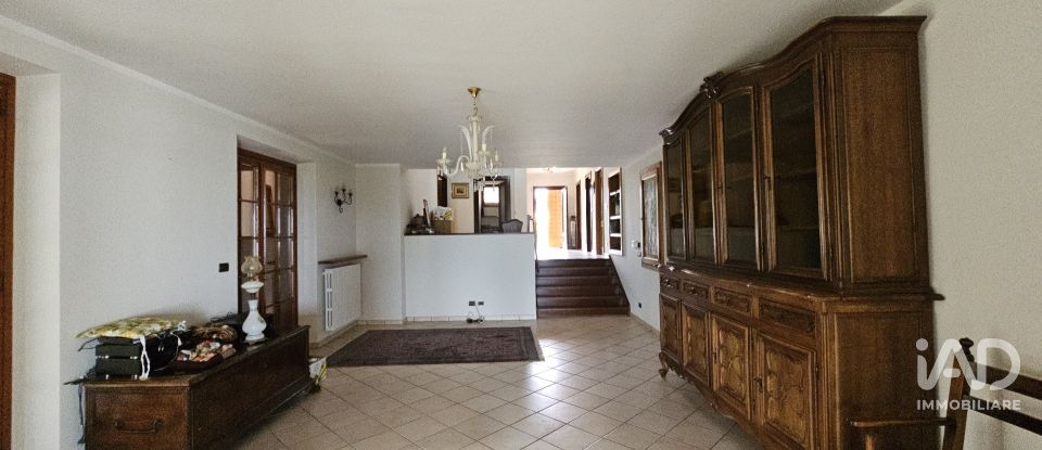 Apartment 6 rooms of 300 m² in Borgo San Dalmazzo (12011)