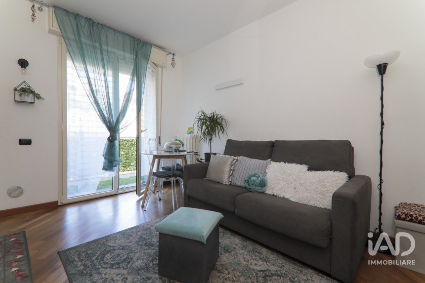 Four-room apartment of 60 m² in Genova (16126)