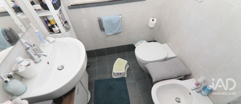 Four-room apartment of 60 m² in Genova (16126)