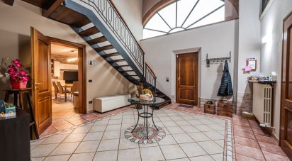 Casa indipendente / Villa 8 locali di 382 m² in Concordia sulla Secchia (41033)