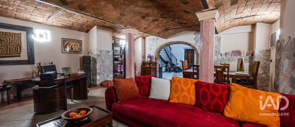 House 8 rooms of 382 m² in Concordia sulla Secchia (41033)