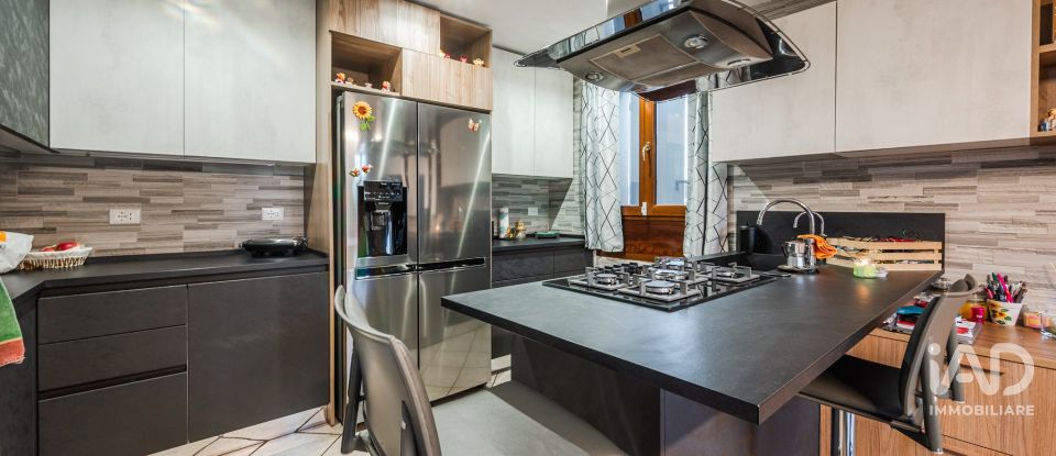 House 8 rooms of 382 m² in Concordia sulla Secchia (41033)