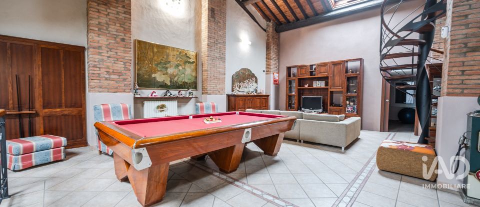 House 8 rooms of 382 m² in Concordia sulla Secchia (41033)