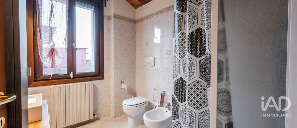 House 8 rooms of 382 m² in Concordia sulla Secchia (41033)