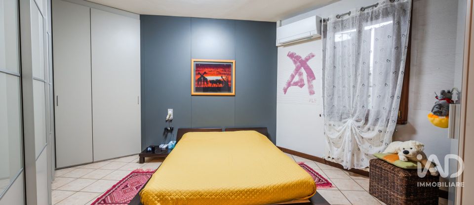 House 8 rooms of 382 m² in Concordia sulla Secchia (41033)