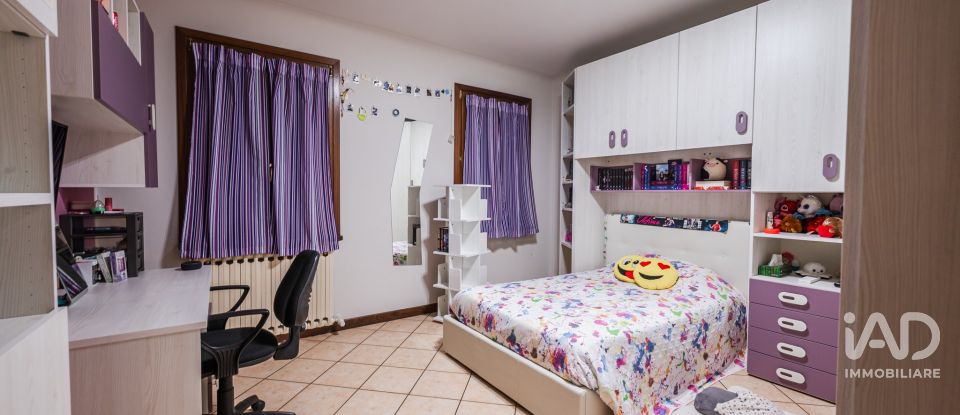 House 8 rooms of 382 m² in Concordia sulla Secchia (41033)