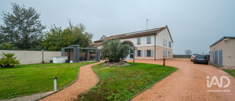 House 8 rooms of 382 m² in Concordia sulla Secchia (41033)