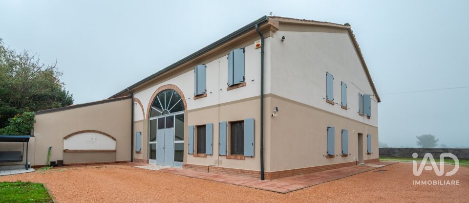House 8 rooms of 382 m² in Concordia sulla Secchia (41033)