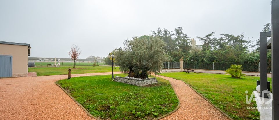 House 8 rooms of 382 m² in Concordia sulla Secchia (41033)