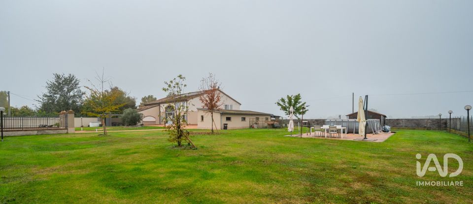 House 8 rooms of 382 m² in Concordia sulla Secchia (41033)