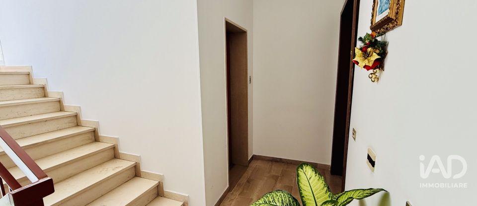 Appartamento 5 locali di 78 m² a Genova (16138)