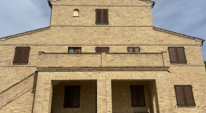 Rustico 7 locali di 432 m² in Potenza Picena (62018)