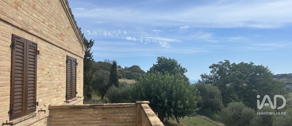 Rustico 7 locali di 432 m² in Potenza Picena (62018)