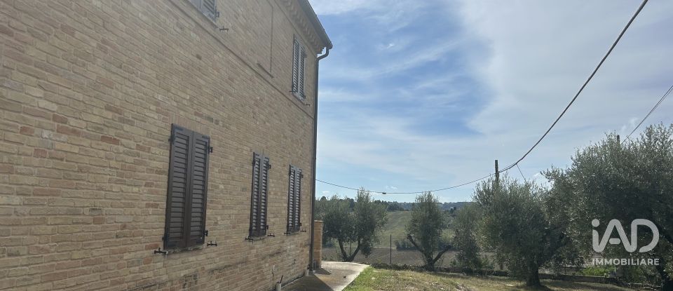 Rustico 7 locali di 432 m² in Potenza Picena (62018)