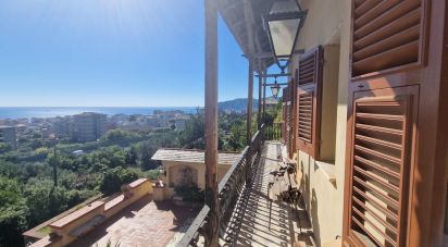 Villa Bifamiliare 15 locali di 340 m² in Savona (17100)