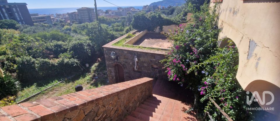 Villa Bifamiliare 15 locali di 340 m² in Savona (17100)