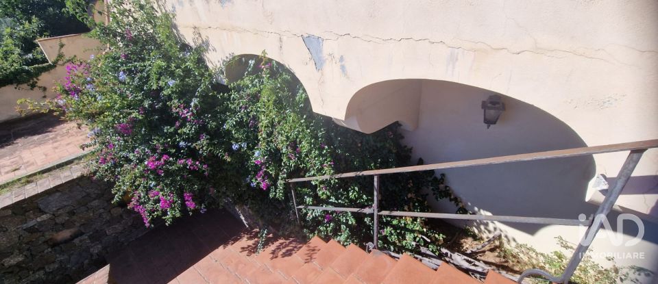 Villa Bifamiliare 15 locali di 340 m² in Savona (17100)