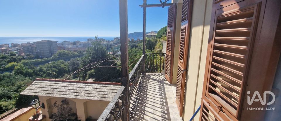 Villa Bifamiliare 15 locali di 340 m² in Savona (17100)