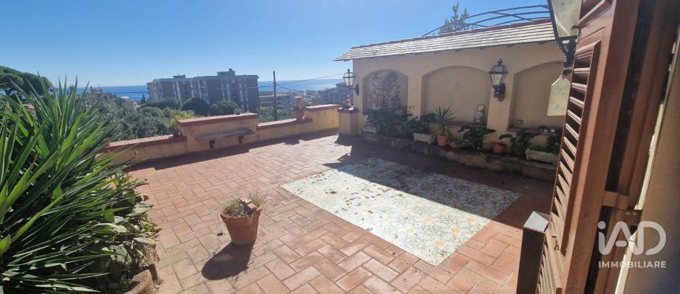 Villa Bifamiliare 15 locali di 340 m² in Savona (17100)