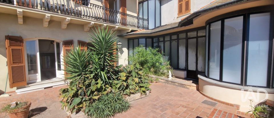 Villa Bifamiliare 15 locali di 340 m² in Savona (17100)