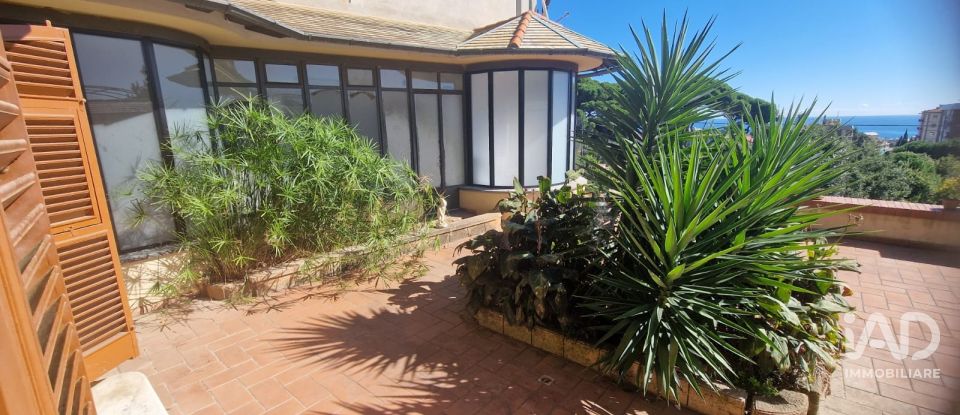 Villa Bifamiliare 15 locali di 340 m² in Savona (17100)