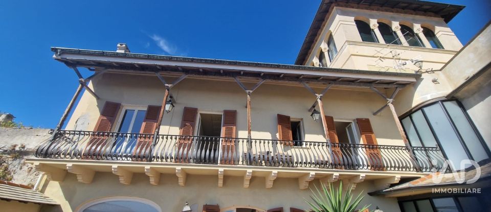 Villa Bifamiliare 15 locali di 340 m² in Savona (17100)