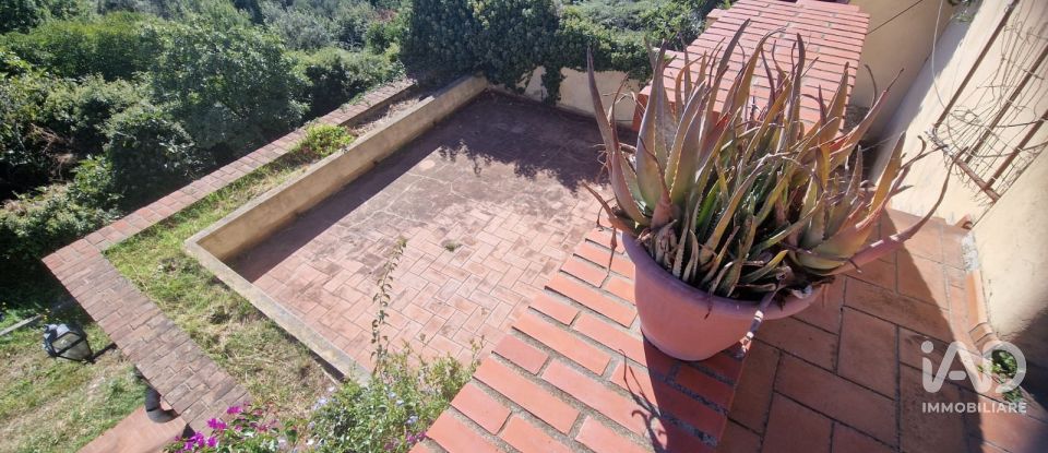 Villa Bifamiliare 15 locali di 340 m² in Savona (17100)