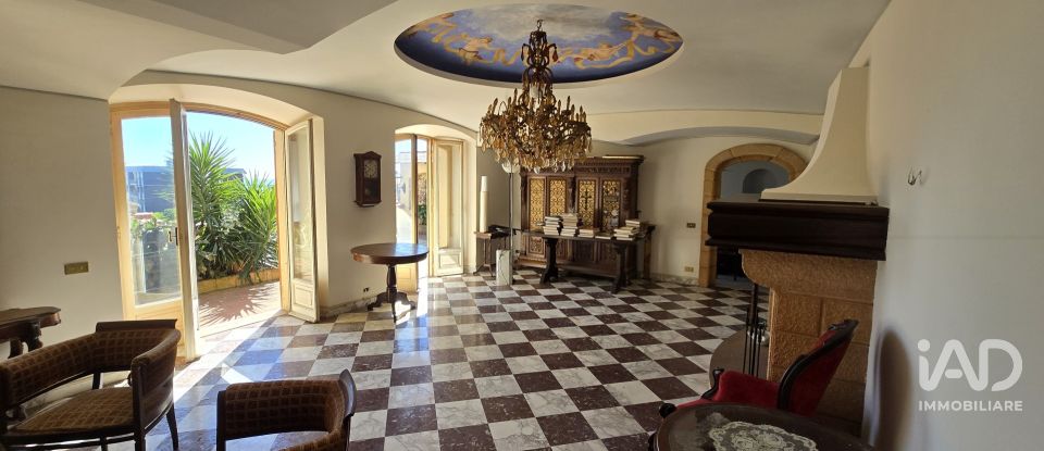 Villa Bifamiliare 15 locali di 340 m² in Savona (17100)