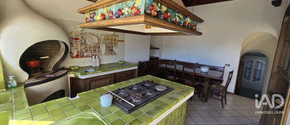 Villa Bifamiliare 15 locali di 340 m² in Savona (17100)