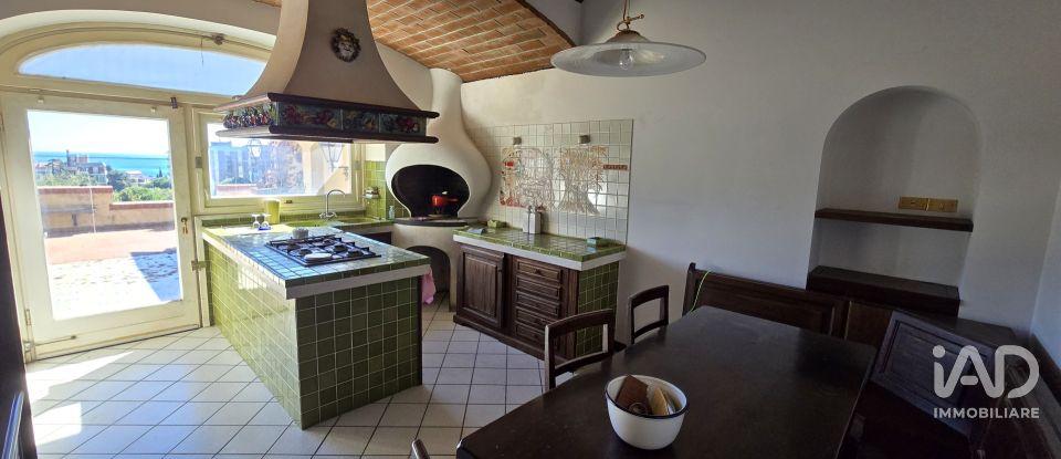 Villa Bifamiliare 15 locali di 340 m² in Savona (17100)