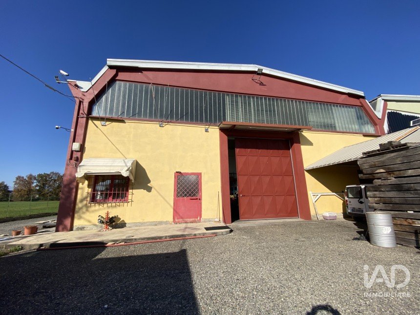 Capannone di 5.000 m² in Leinì (10040)