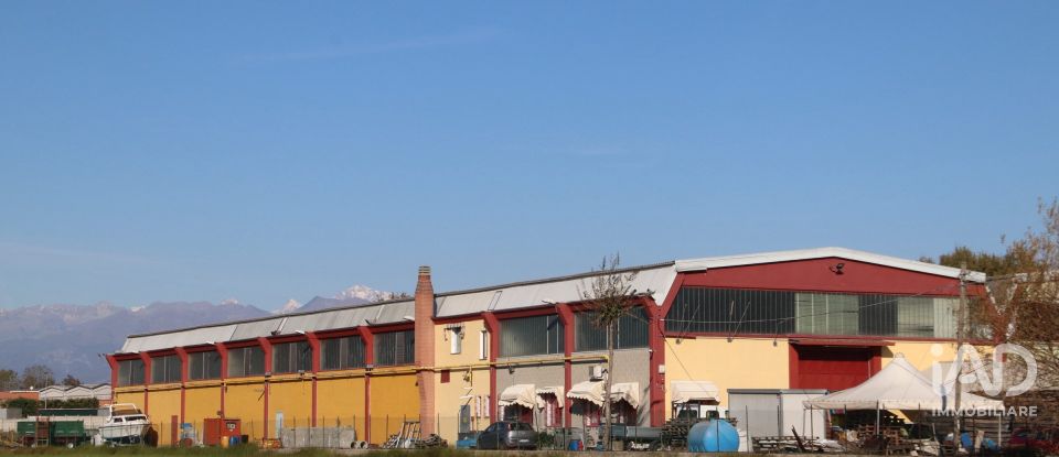 Capannone di 5.000 m² in Leinì (10040)