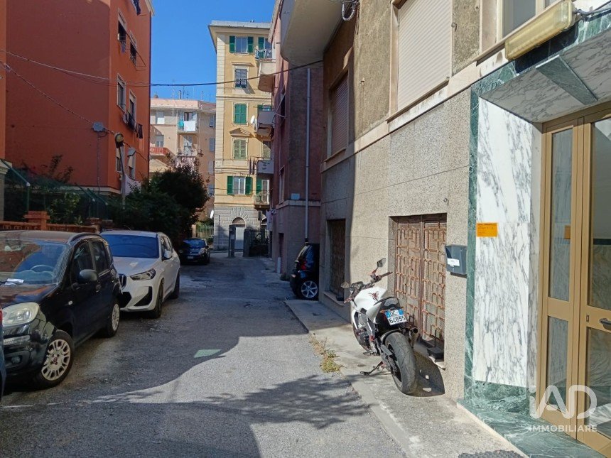 Apartment 5 rooms of 70 m² in Genova (16154)