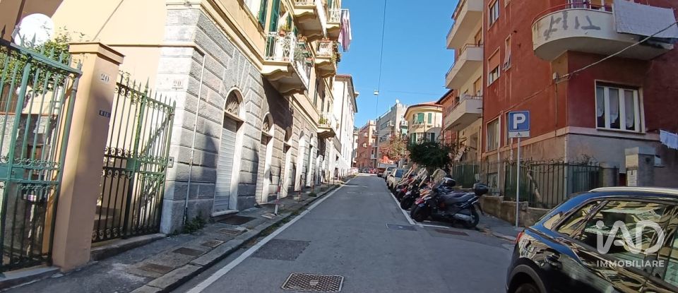 Apartment 5 rooms of 70 m² in Genova (16154)