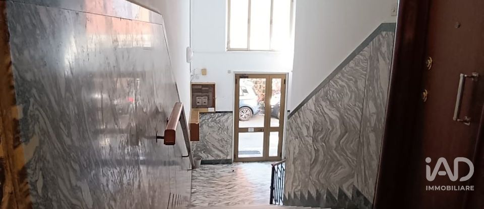 Apartment 5 rooms of 70 m² in Genova (16154)