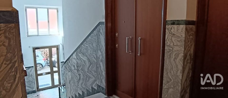 Apartment 5 rooms of 70 m² in Genova (16154)