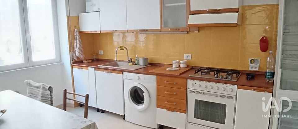 Apartment 5 rooms of 70 m² in Genova (16154)