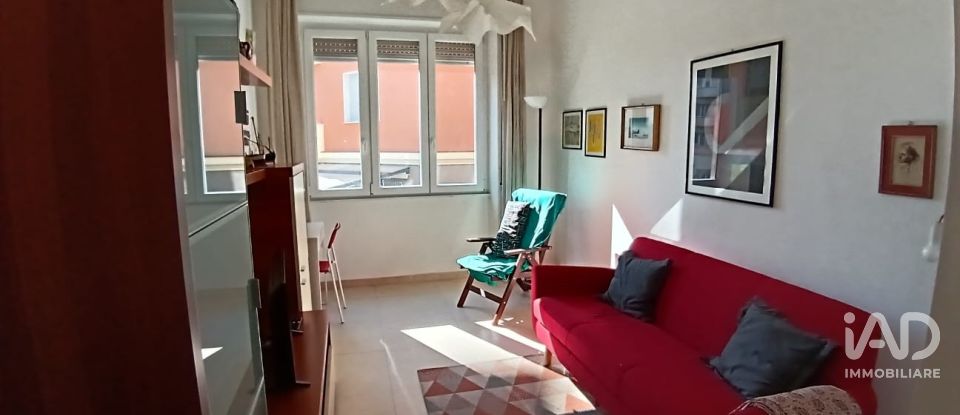 Apartment 5 rooms of 70 m² in Genova (16154)