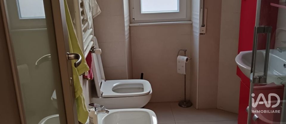 Apartment 5 rooms of 70 m² in Genova (16154)