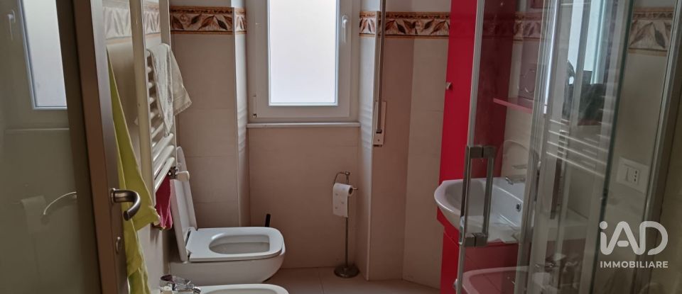 Apartment 5 rooms of 70 m² in Genova (16154)