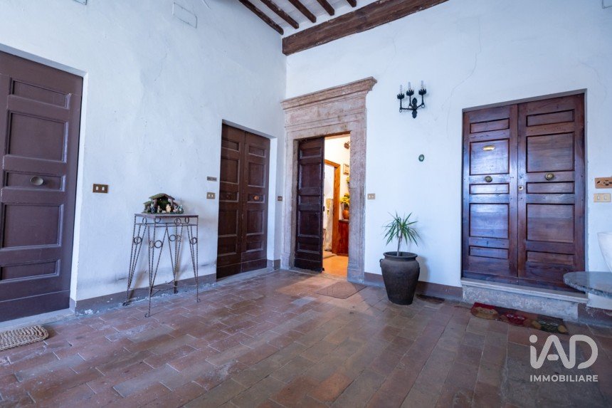 Appartamento 8 locali di 176 m² a Sarteano (53047)