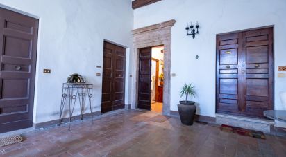 Appartamento 8 locali di 176 m² a Sarteano (53047)